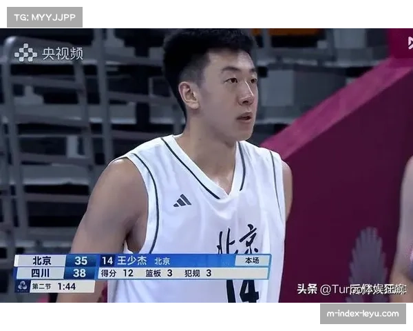 北京男篮内线优势明显 王少杰翟晓川统治篮板